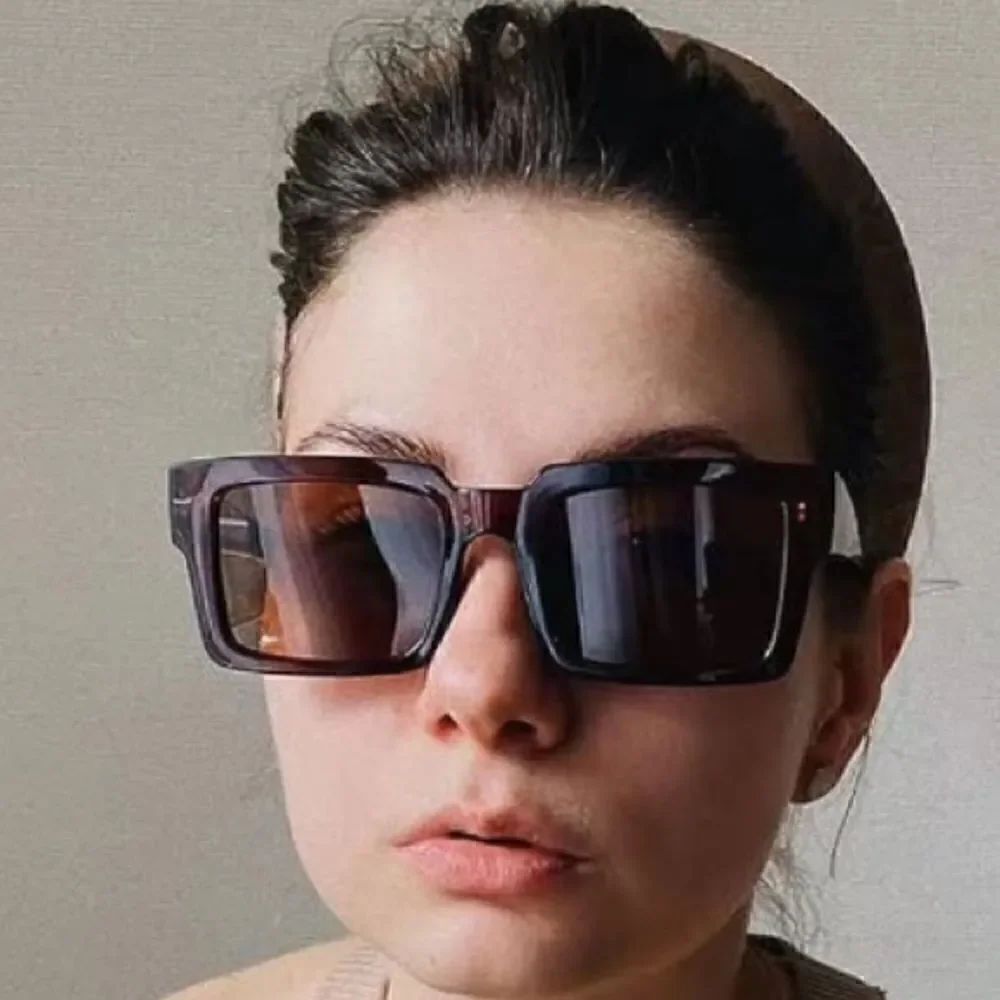 Classic Square Frame Sunglasses - Picture 2 of 3